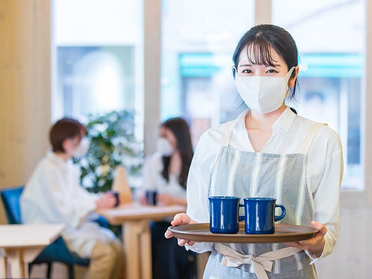 飲食業界の人手不足を解消する方法とは!?| 2020年以降の採用データまとめと2023年これからの対策